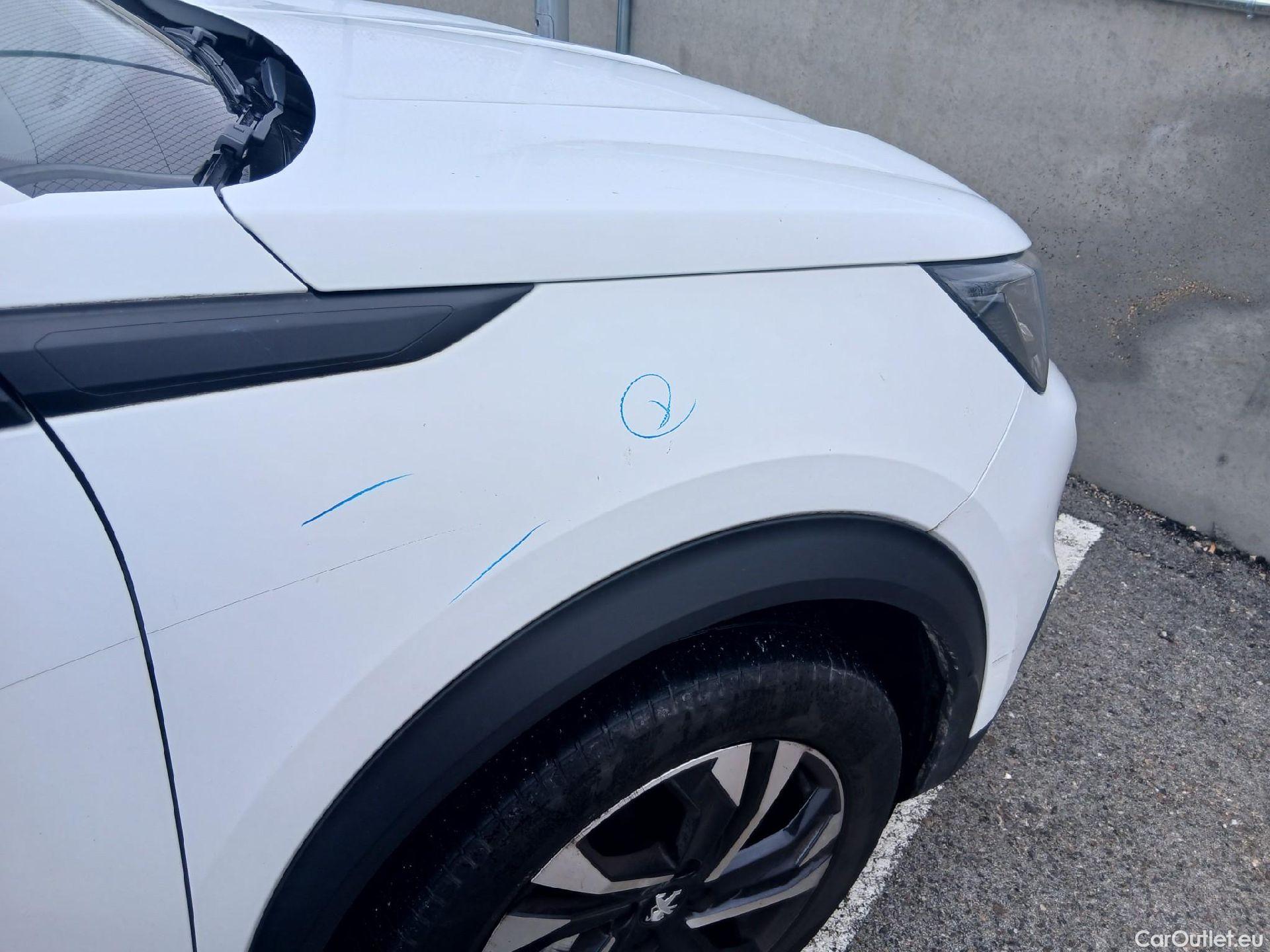  Peugeot  2008 PEUGEOT  / 2019 / 5P / todoterreno Allure BlueHDI 81kW (110CV) #34