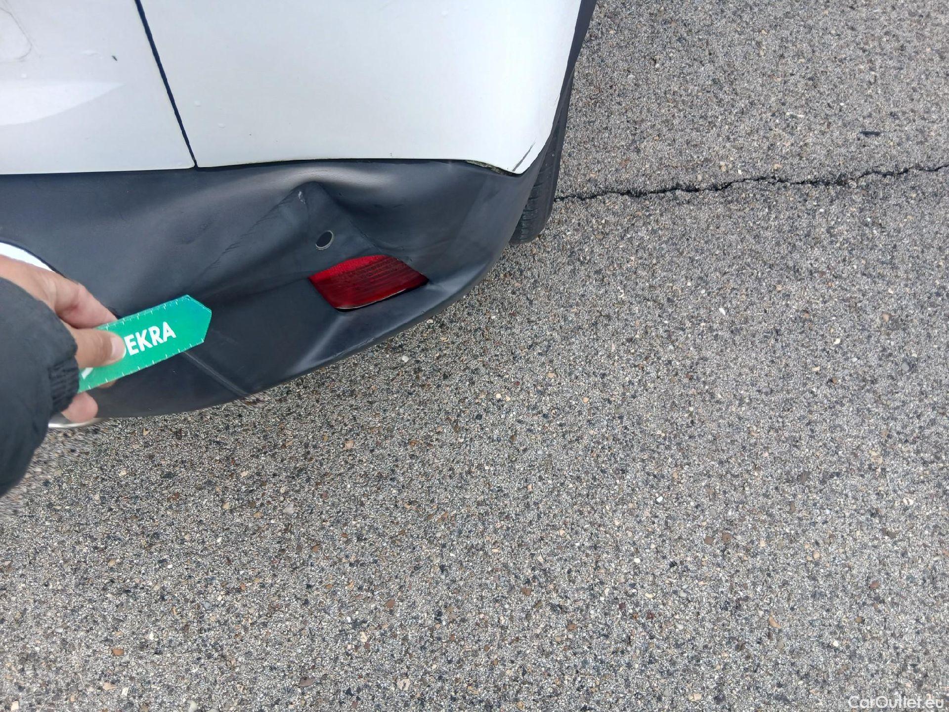  Peugeot  2008 PEUGEOT  / 2019 / 5P / todoterreno Allure BlueHDI 81kW (110CV) #21