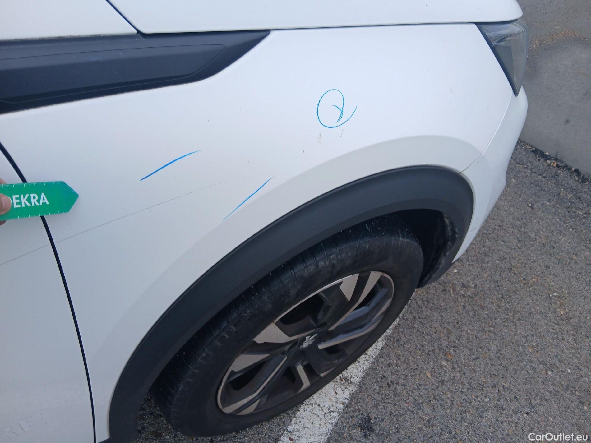  Peugeot  2008 PEUGEOT  / 2019 / 5P / todoterreno Allure BlueHDI 81kW (110CV) #33