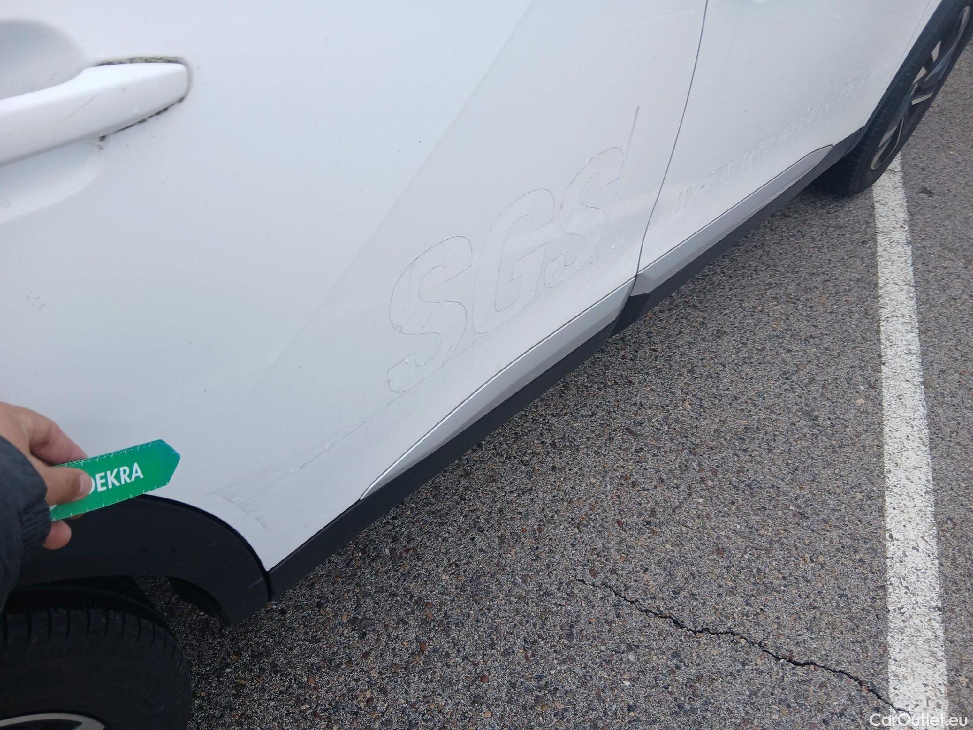  Peugeot  2008 PEUGEOT  / 2019 / 5P / todoterreno Allure BlueHDI 81kW (110CV) #30