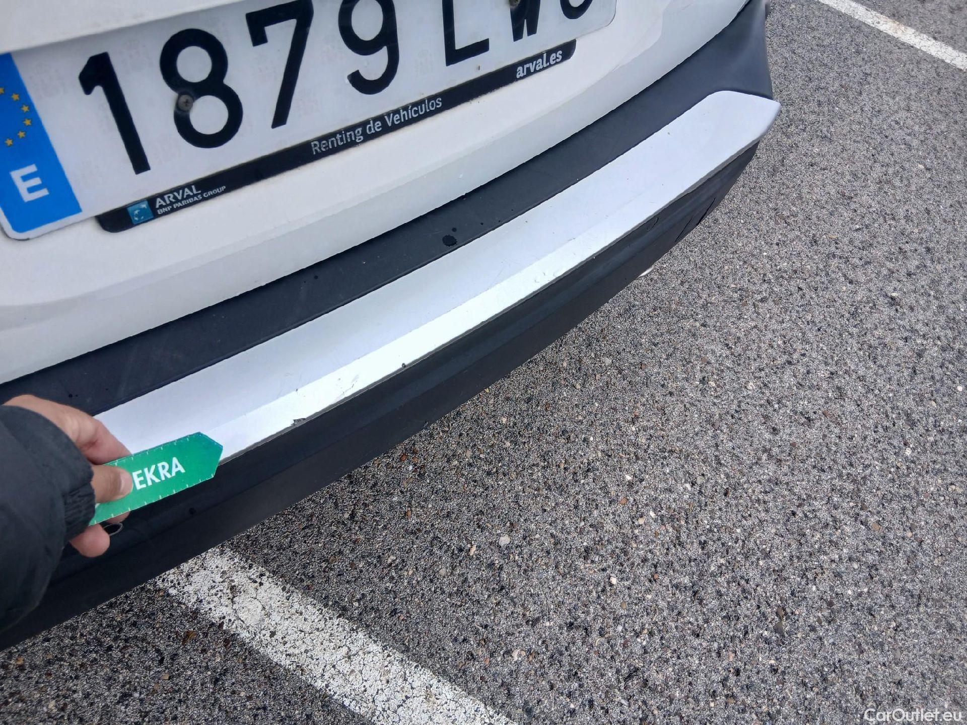  Peugeot  2008 PEUGEOT  / 2019 / 5P / todoterreno Allure BlueHDI 81kW (110CV) #19