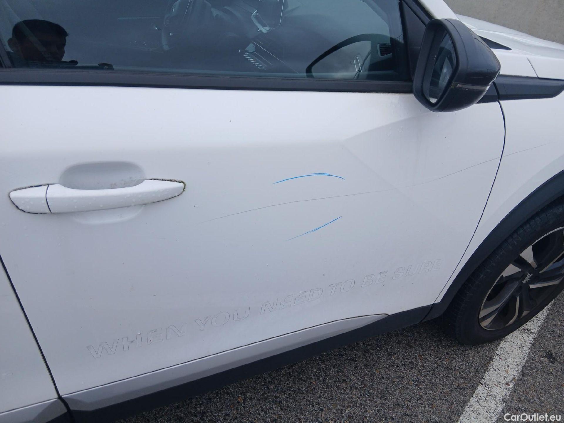  Peugeot  2008 PEUGEOT  / 2019 / 5P / todoterreno Allure BlueHDI 81kW (110CV) #31