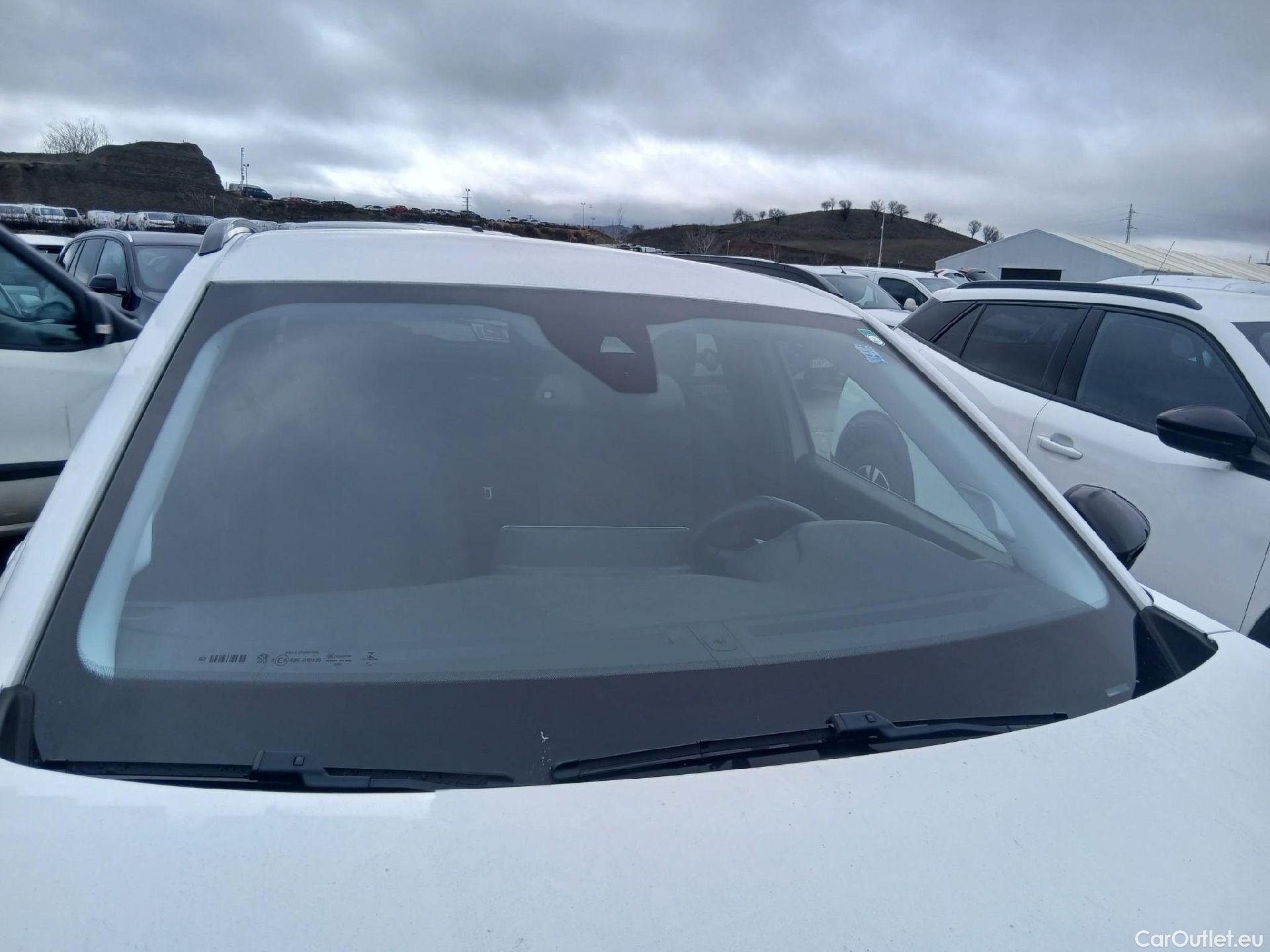  Peugeot  2008 PEUGEOT  / 2019 / 5P / todoterreno Allure BlueHDI 81kW (110CV) #10