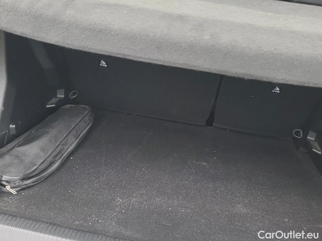  Peugeot  2008 PEUGEOT  / 2019 / 5P / todoterreno Active BlueHDI 100 S&S BVM6 #15