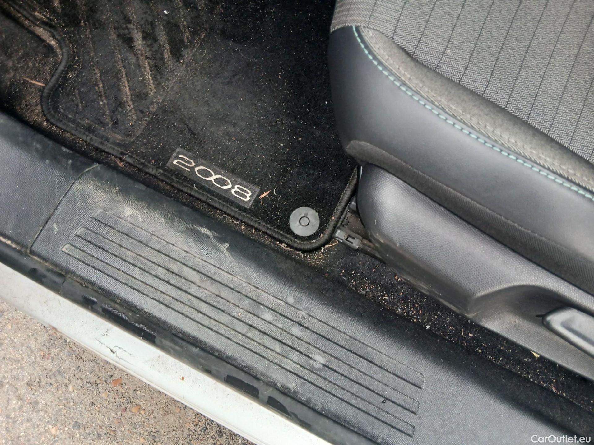  Peugeot  2008 PEUGEOT  / 2019 / 5P / todoterreno Allure BlueHDI 81kW (110CV) #1