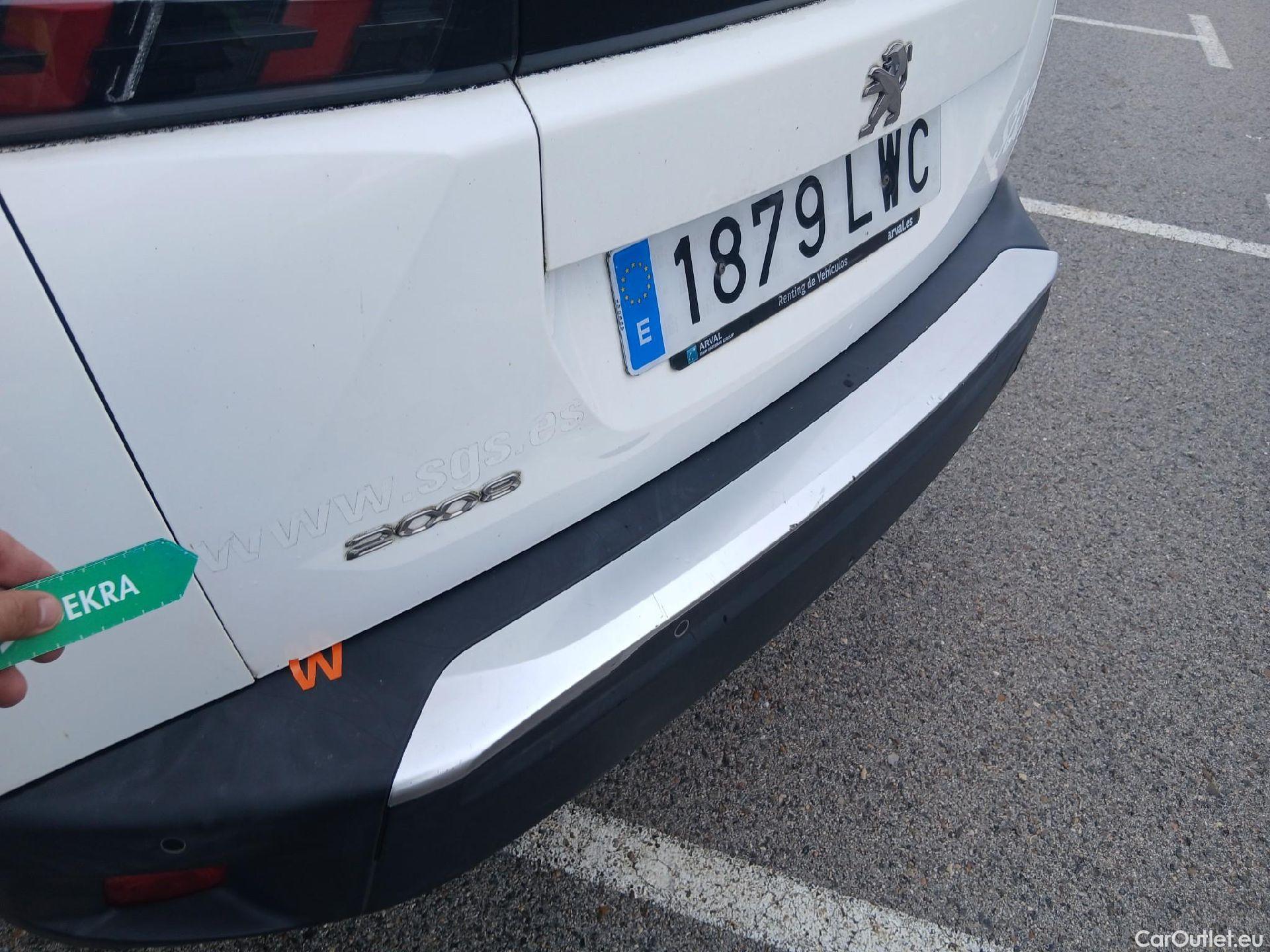  Peugeot  2008 PEUGEOT  / 2019 / 5P / todoterreno Allure BlueHDI 81kW (110CV) #17