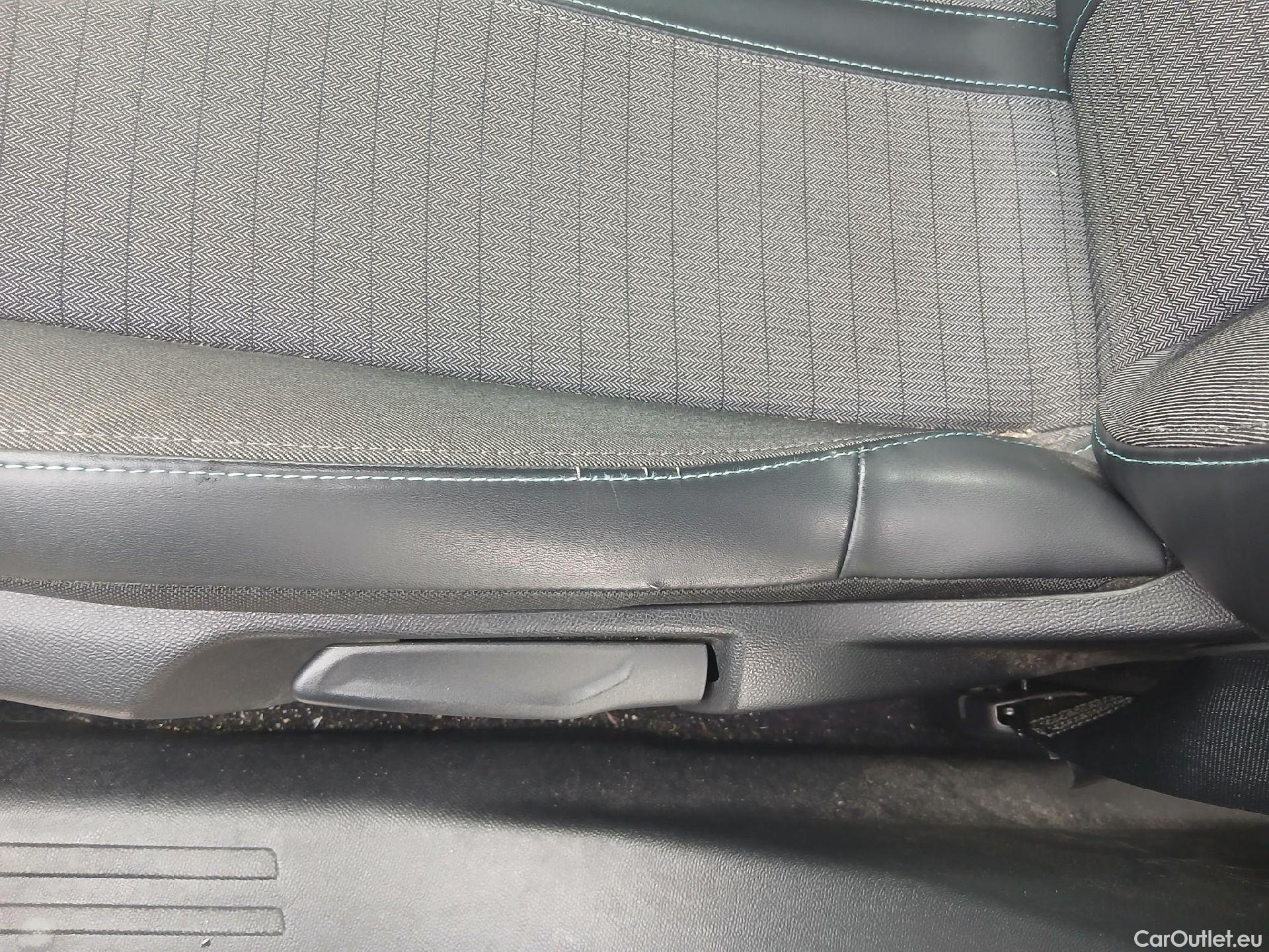  Peugeot  2008 PEUGEOT  / 2019 / 5P / todoterreno Allure BlueHDI 81kW (110CV) #3