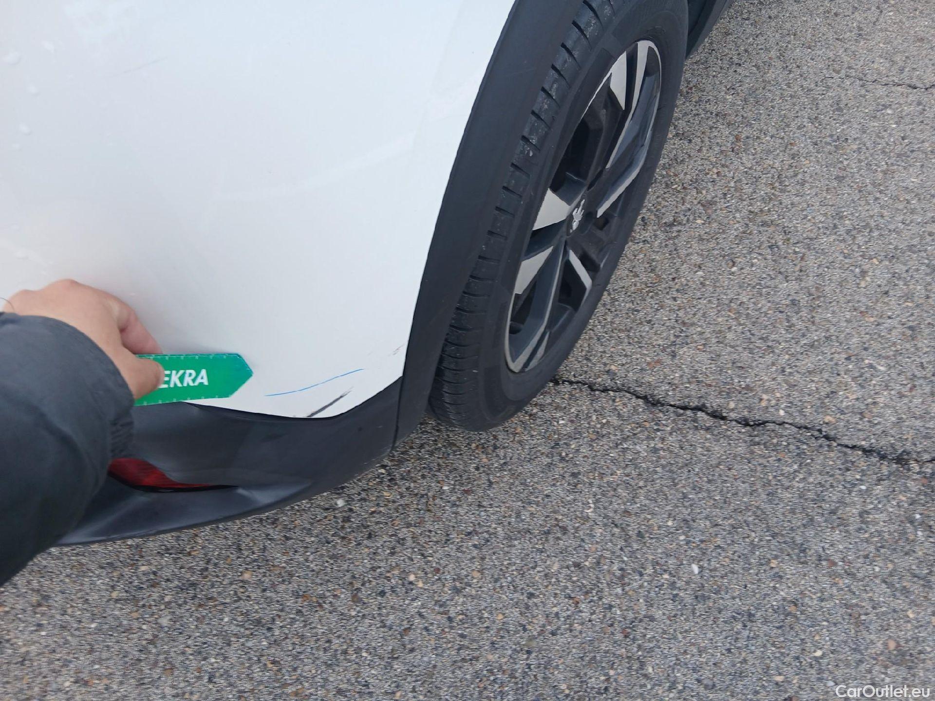  Peugeot  2008 PEUGEOT  / 2019 / 5P / todoterreno Allure BlueHDI 81kW (110CV) #26