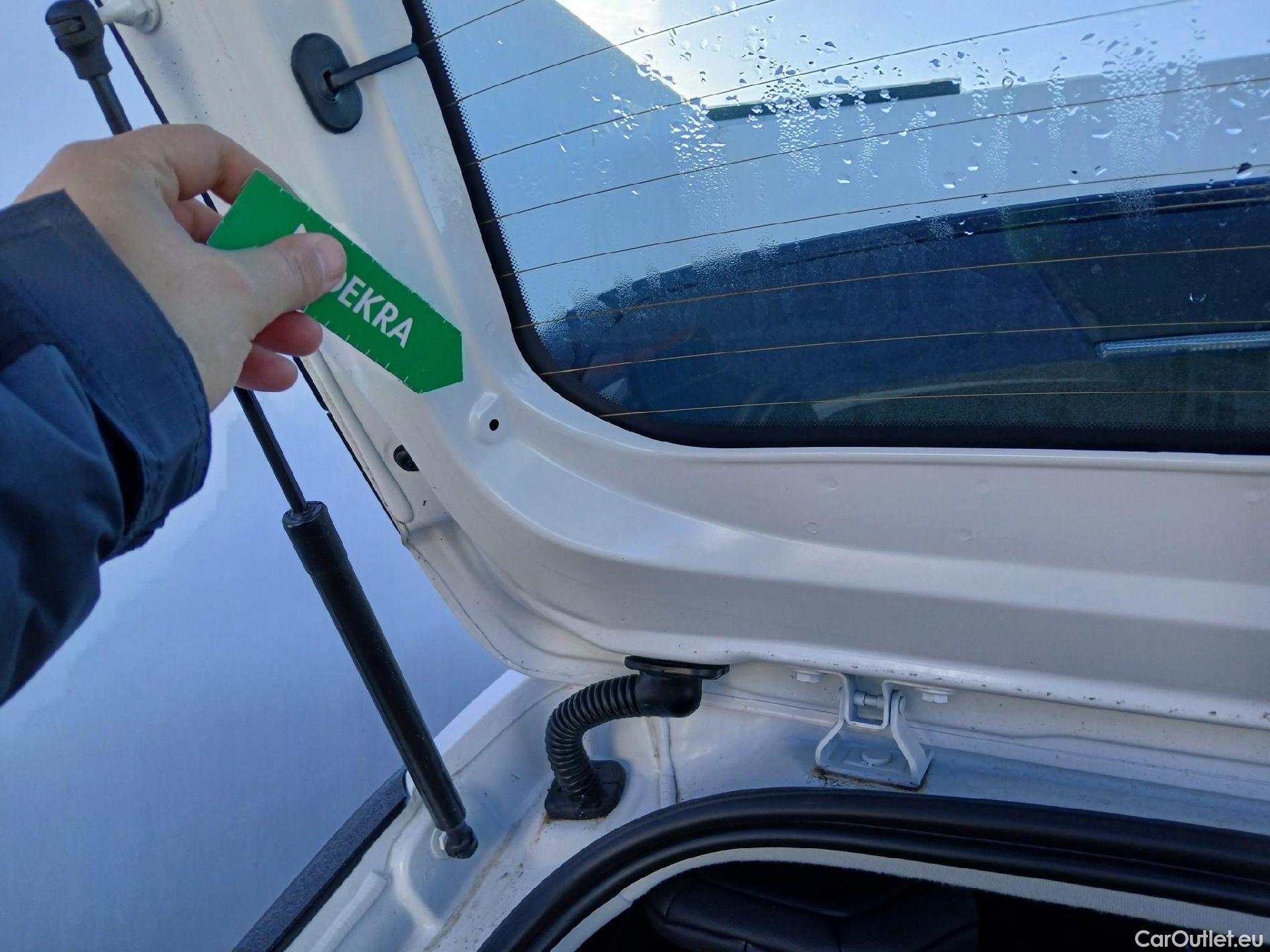  Opel  Corsa OPEL  1.2T XHL 74kW (100CV) Elegance #1