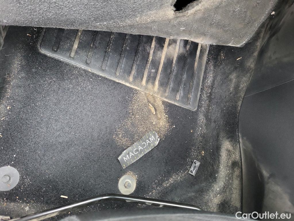  Peugeot  2008 PEUGEOT  / 2019 / 5P / todoterreno Active BlueHDI 100 S&S BVM6 #4