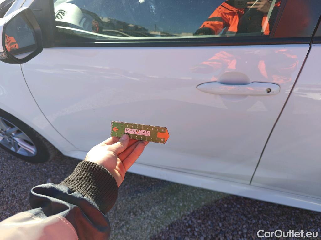  Toyota  Yaris TOYOTA  / 2020 / 5P / berlina con portón 1.5 120H Active Tech #14