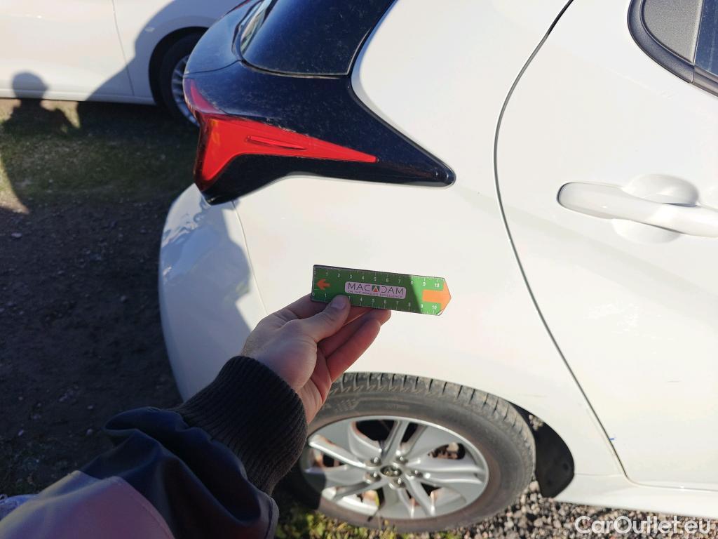  Toyota  Yaris TOYOTA  / 2020 / 5P / berlina con portón 1.5 120H Active Tech #27