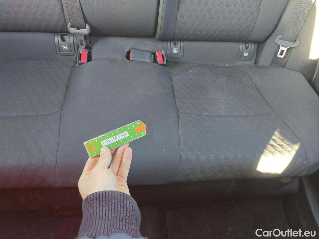  Toyota  Yaris TOYOTA  / 2020 / 5P / berlina con portón 1.5 120H Active Tech #69