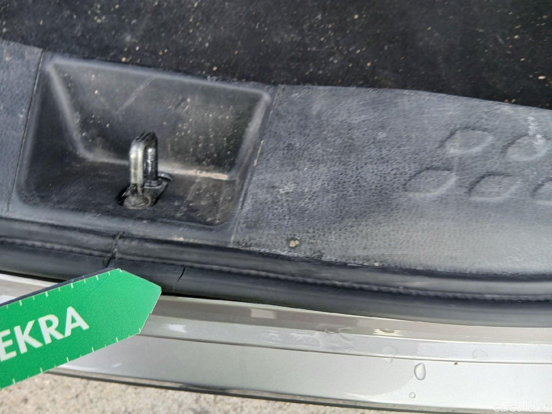  Toyota  C-HR TOYOTA  / 2016 / 5P / todoterreno 1.8 125H Advance (CX) #6