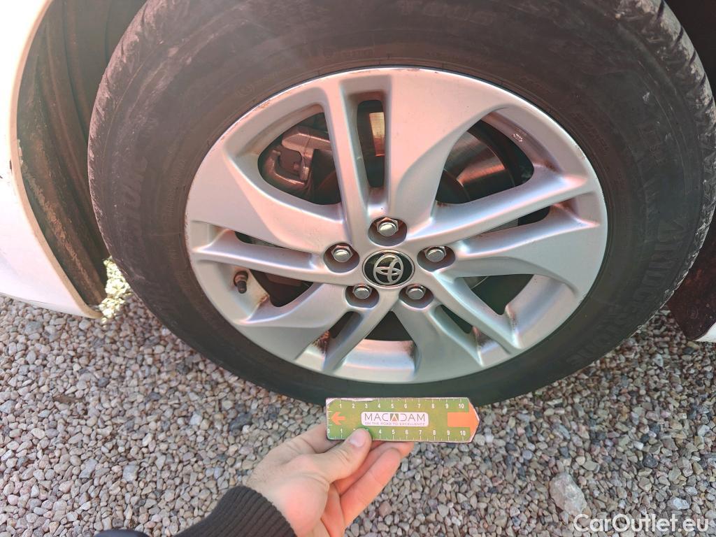  Toyota  Yaris TOYOTA  / 2020 / 5P / berlina con portón 1.5 120H Active Tech #43