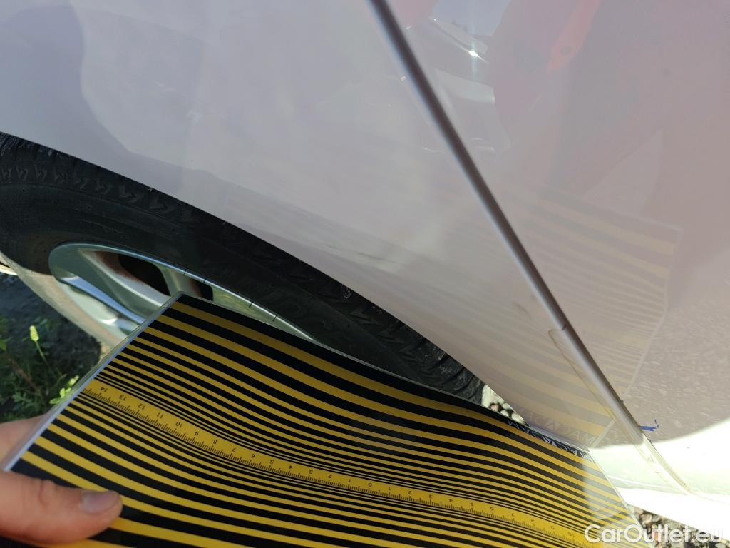  Toyota  Yaris TOYOTA  / 2020 / 5P / berlina con portón 1.5 120H Active Tech #29