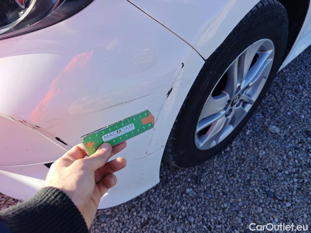  Toyota  Yaris TOYOTA  / 2020 / 5P / berlina con portón 1.5 120H Active Tech #56