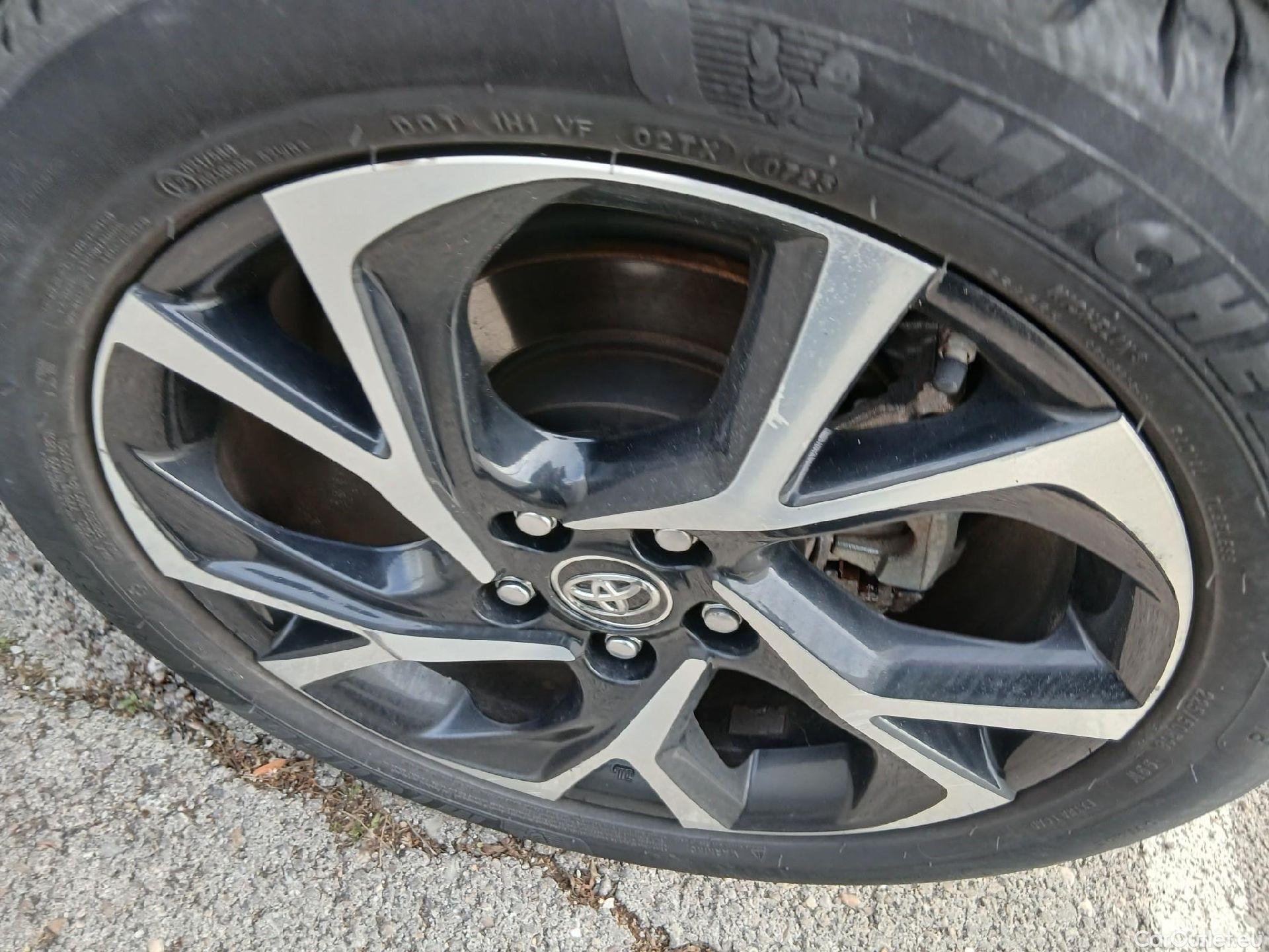  Toyota  C-HR TOYOTA  / 2016 / 5P / todoterreno 1.8 125H Advance (CX) #3