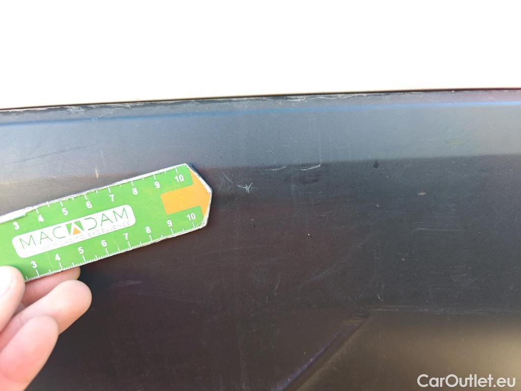  Toyota  Yaris TOYOTA  / 2020 / 5P / berlina con portón 1.5 120H Active Tech #60