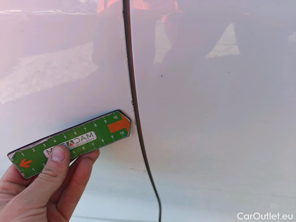  Toyota  Yaris TOYOTA  / 2020 / 5P / berlina con portón 1.5 120H Active Tech #19