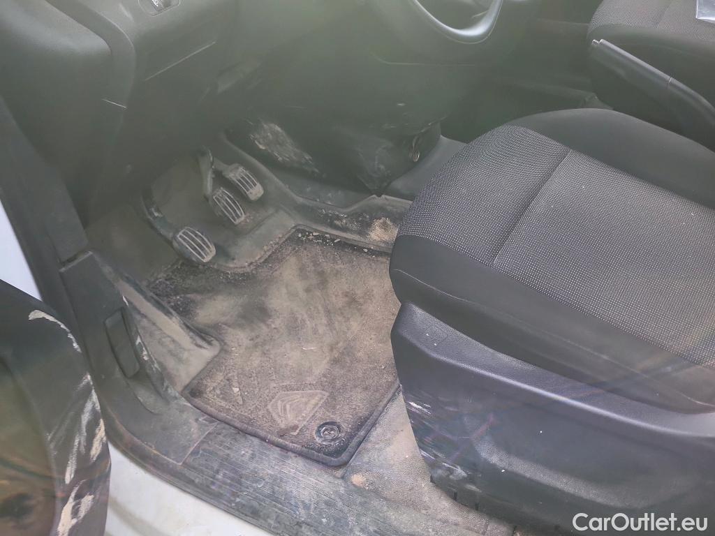  Citroen  Berlingo CITROEN  / 2018 / 4P / furgón derivado de turismo Talla XL BlueHDi 100 CONTROL #32