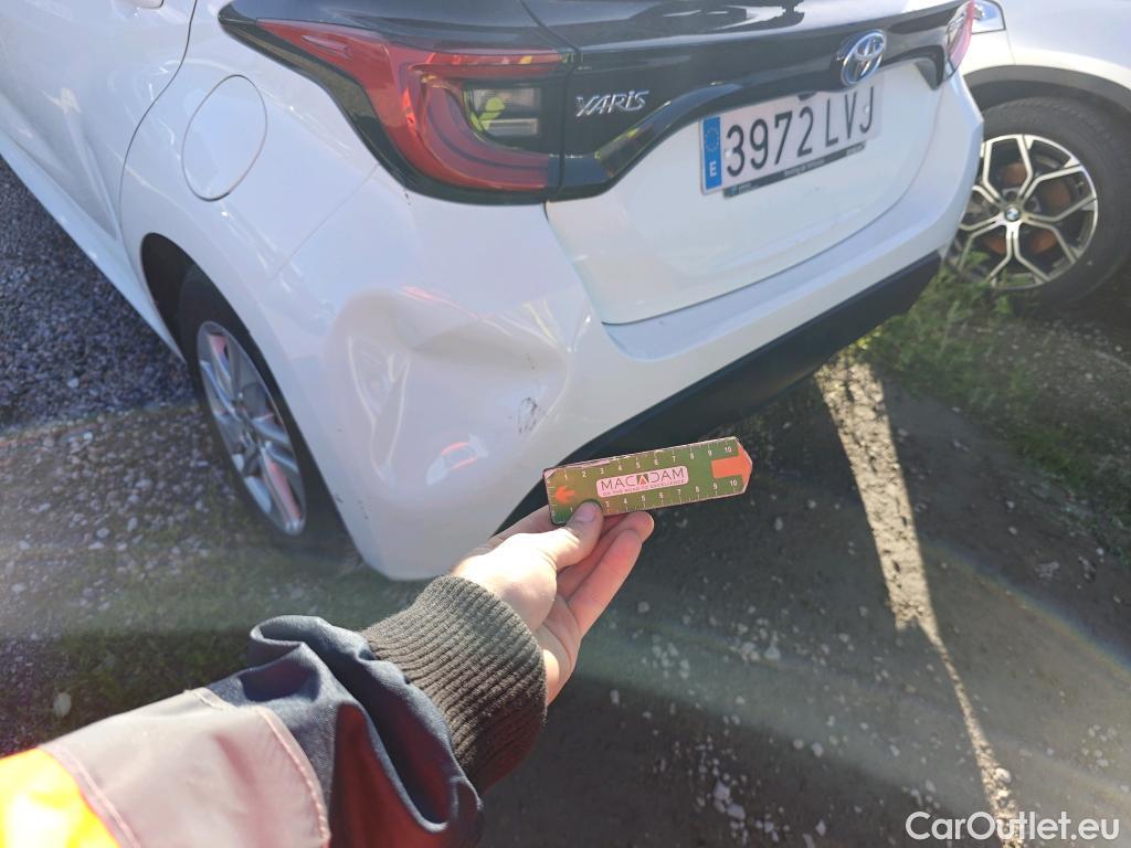  Toyota  Yaris TOYOTA  / 2020 / 5P / berlina con portón 1.5 120H Active Tech #1