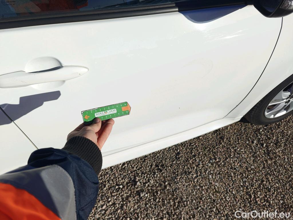  Toyota  Yaris TOYOTA  / 2020 / 5P / berlina con portón 1.5 120H Active Tech #42