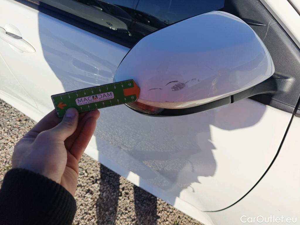  Toyota  Yaris TOYOTA  / 2020 / 5P / berlina con portón 1.5 120H Active Tech #71