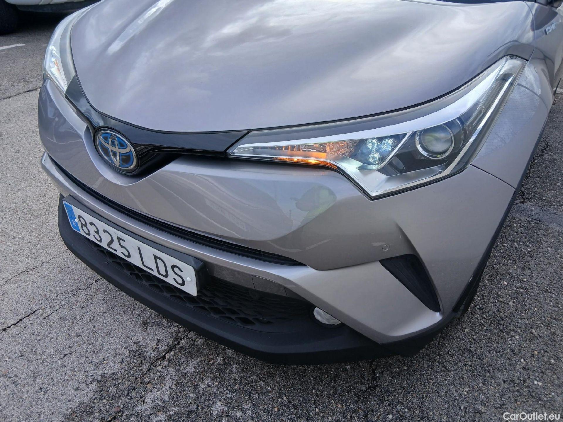  Toyota  C-HR TOYOTA  / 2016 / 5P / todoterreno 1.8 125H Advance (CX) #18