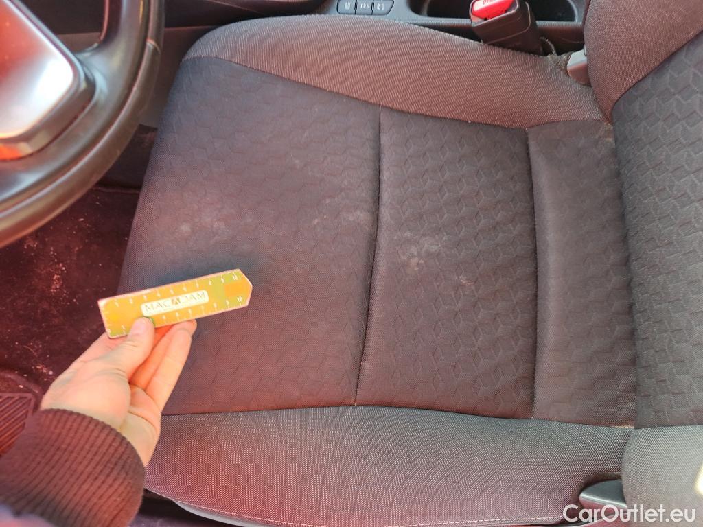  Toyota  Yaris TOYOTA  / 2020 / 5P / berlina con portón 1.5 120H Active Tech #68