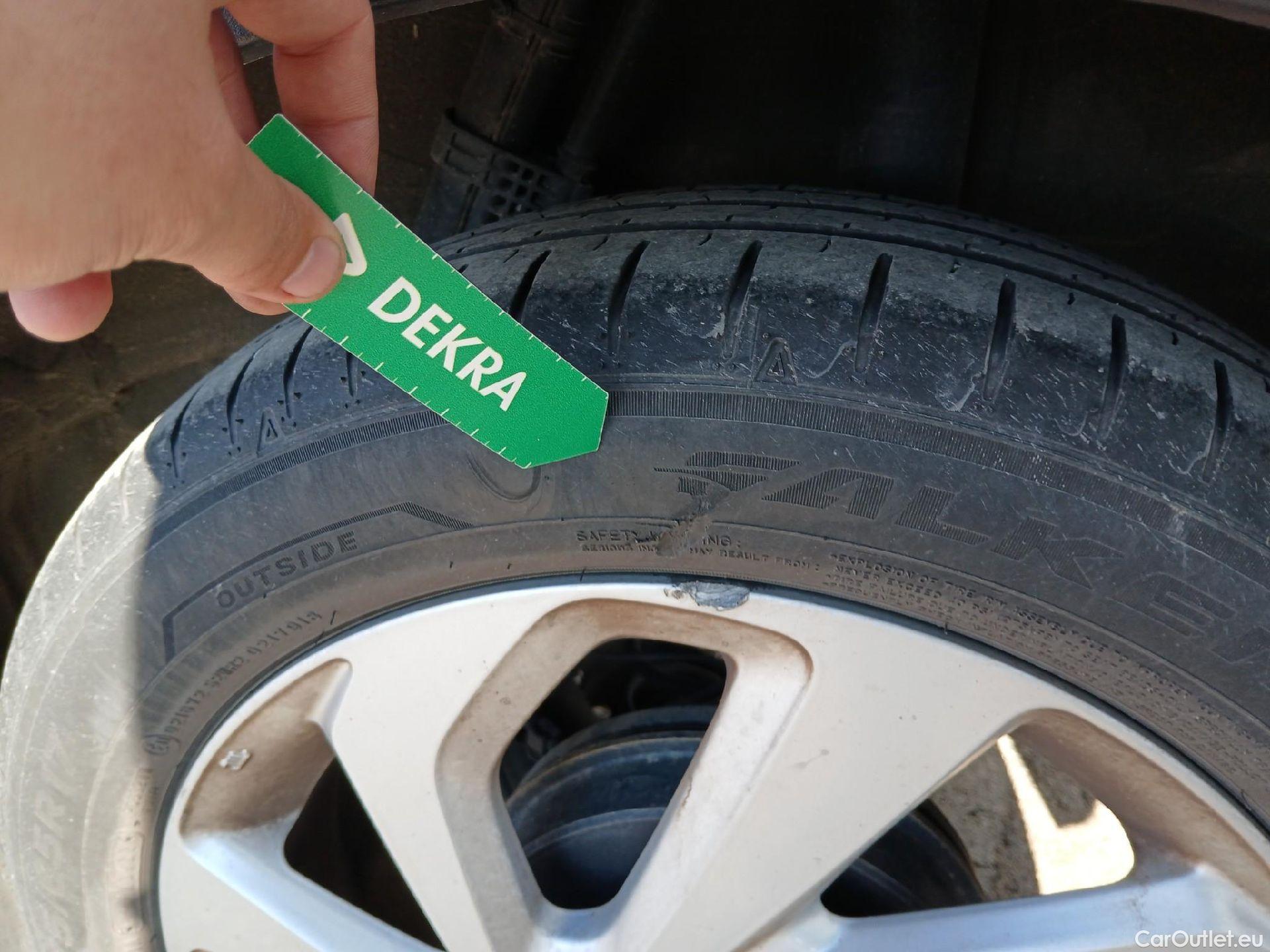  Toyota  Aygo X TOYOTA  Cross / 2022 / 5P / todoterreno 1.0 VVT-I 72CV Play #28