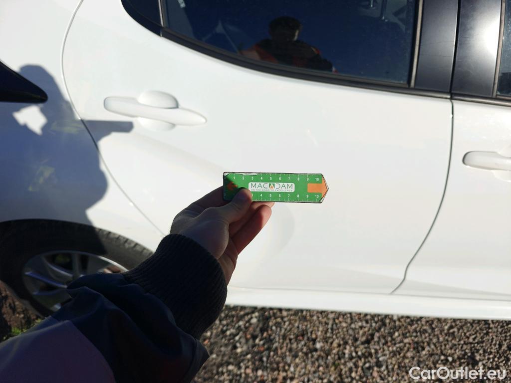  Toyota  Yaris TOYOTA  / 2020 / 5P / berlina con portón 1.5 120H Active Tech #30