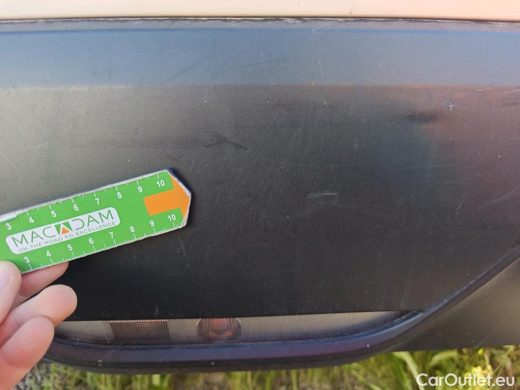  Toyota  Yaris TOYOTA  / 2020 / 5P / berlina con portón 1.5 120H Active Tech #61