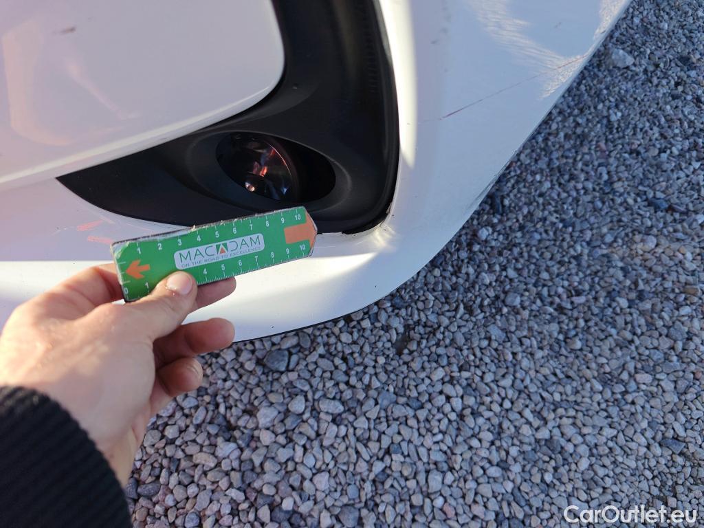  Toyota  Yaris TOYOTA  / 2020 / 5P / berlina con portón 1.5 120H Active Tech #57