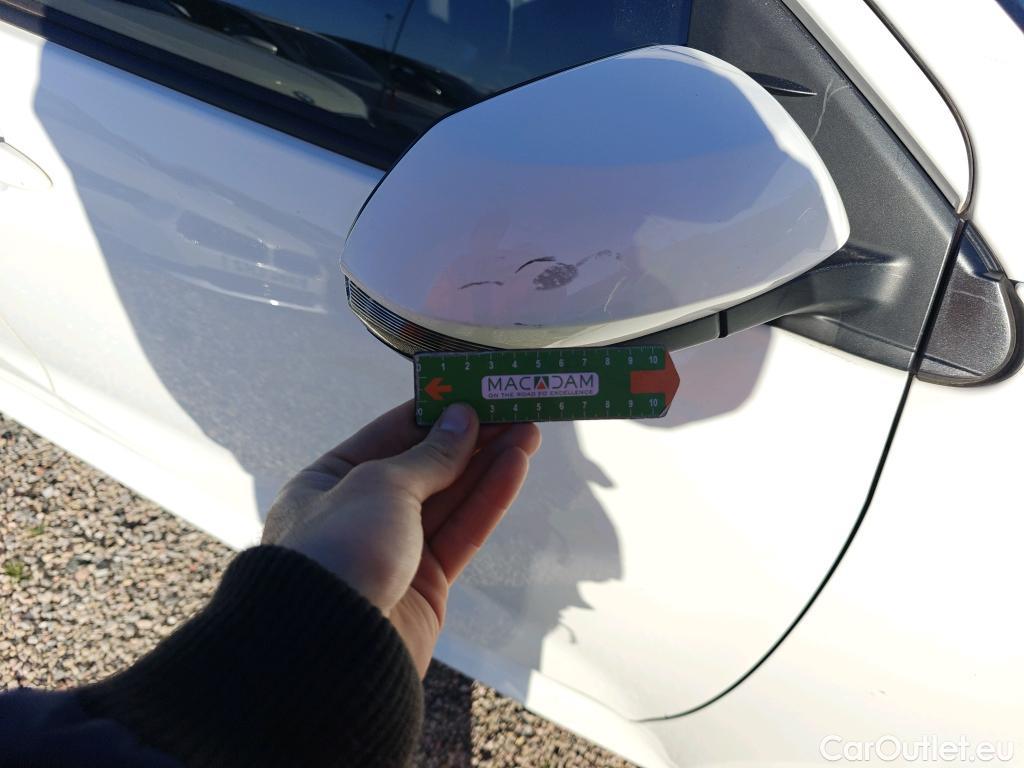  Toyota  Yaris TOYOTA  / 2020 / 5P / berlina con portón 1.5 120H Active Tech #70