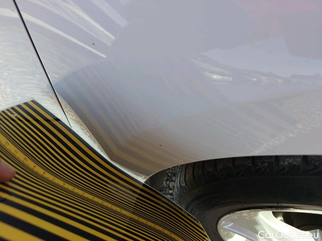  Toyota  Yaris TOYOTA  / 2020 / 5P / berlina con portón 1.5 120H Active Tech #39