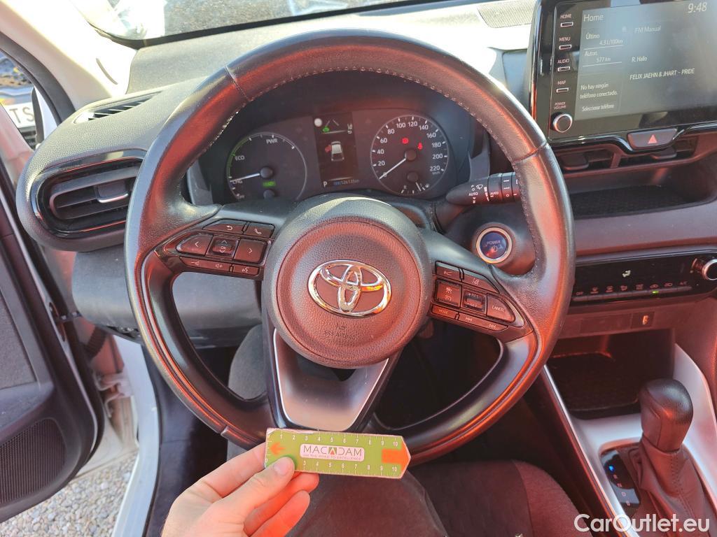  Toyota  Yaris TOYOTA  / 2020 / 5P / berlina con portón 1.5 120H Active Tech #63