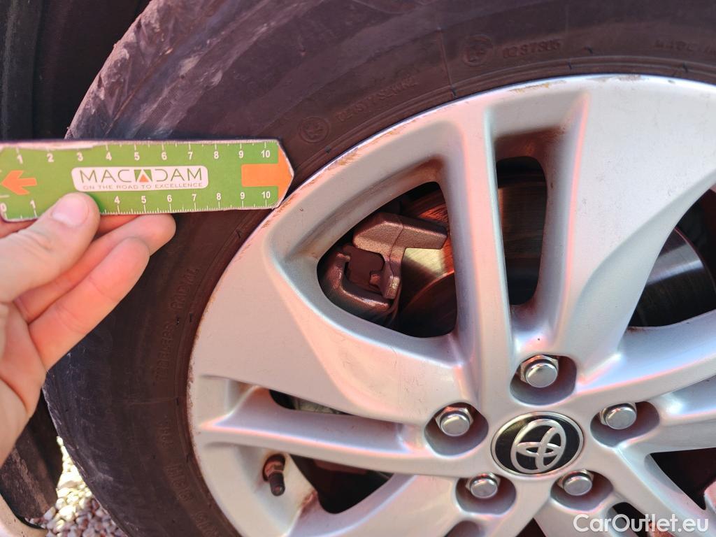  Toyota  Yaris TOYOTA  / 2020 / 5P / berlina con portón 1.5 120H Active Tech #44