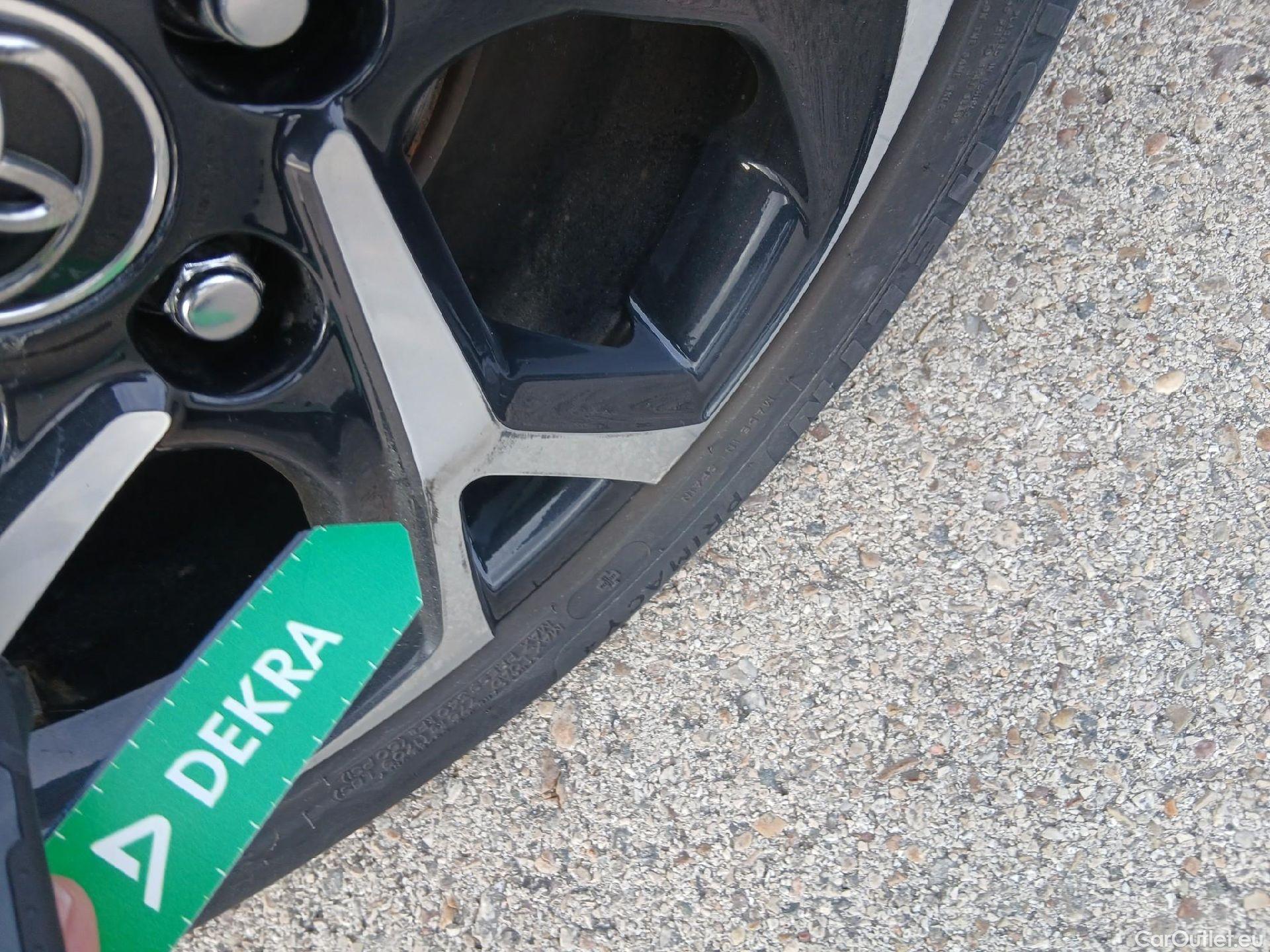  Toyota  C-HR TOYOTA  / 2016 / 5P / todoterreno 1.8 125H Advance (CX) #9