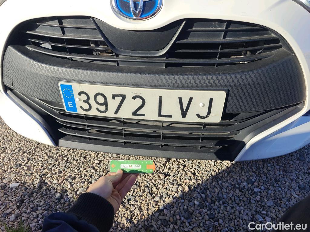  Toyota  Yaris TOYOTA  / 2020 / 5P / berlina con portón 1.5 120H Active Tech #77