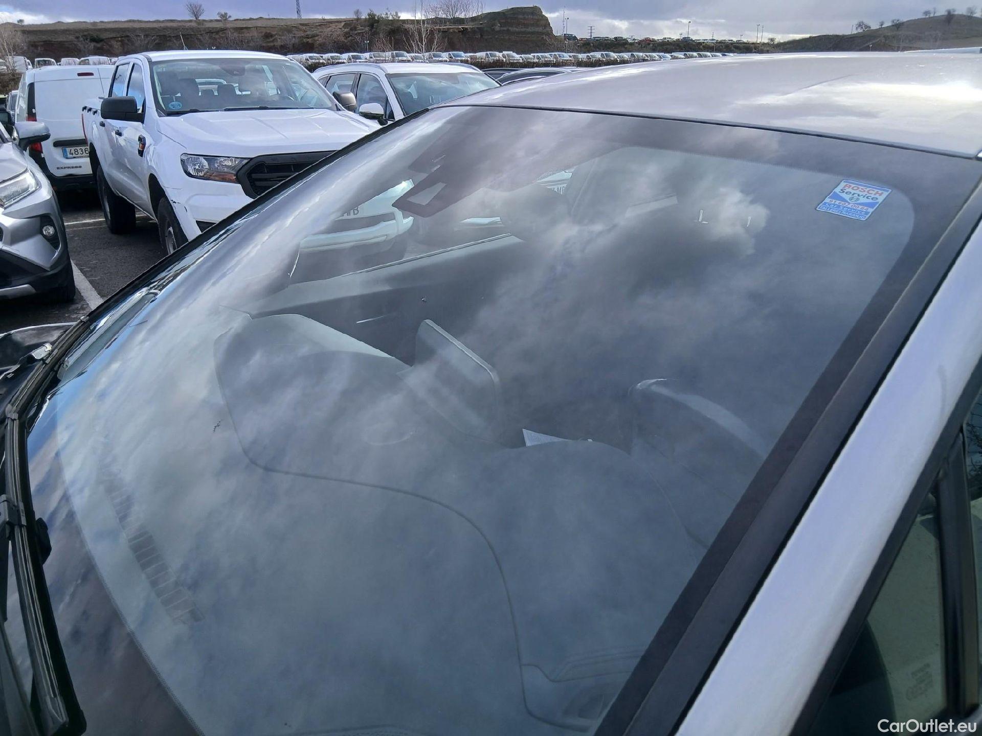  Toyota  C-HR TOYOTA  / 2016 / 5P / todoterreno 1.8 125H Advance (CX) #17