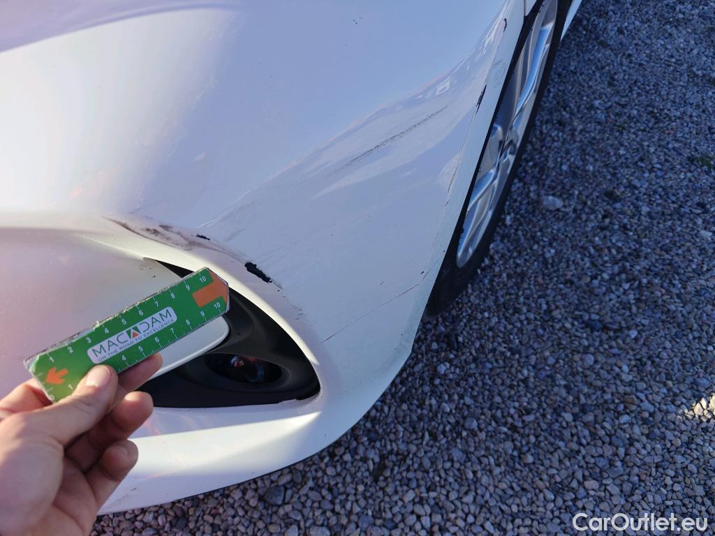  Toyota  Yaris TOYOTA  / 2020 / 5P / berlina con portón 1.5 120H Active Tech #55