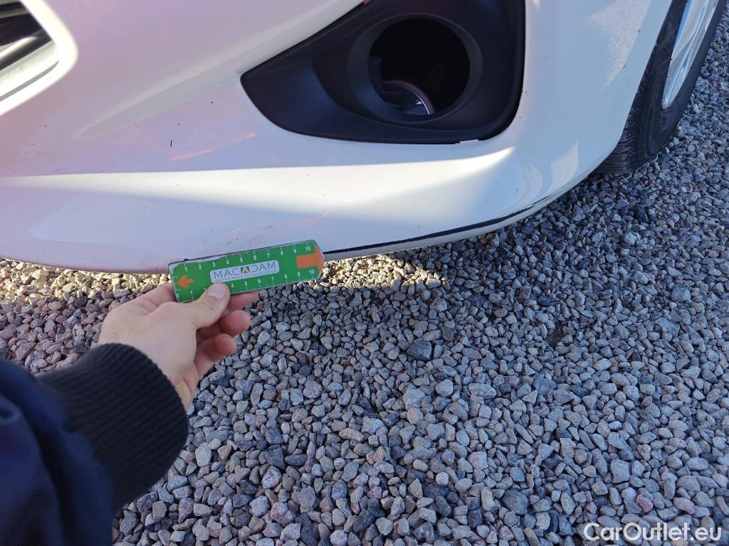  Toyota  Yaris TOYOTA  / 2020 / 5P / berlina con portón 1.5 120H Active Tech #58