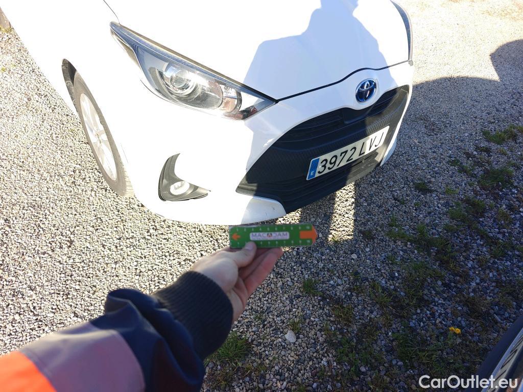  Toyota  Yaris TOYOTA  / 2020 / 5P / berlina con portón 1.5 120H Active Tech #51