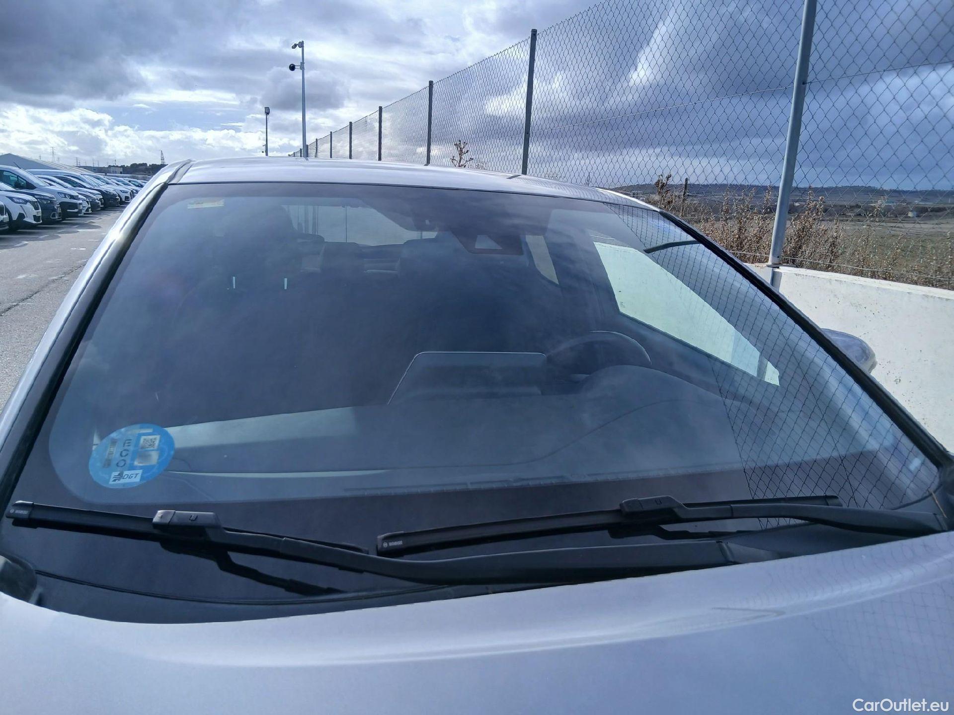  Toyota  C-HR TOYOTA  / 2016 / 5P / todoterreno 1.8 125H Advance (CX) #15