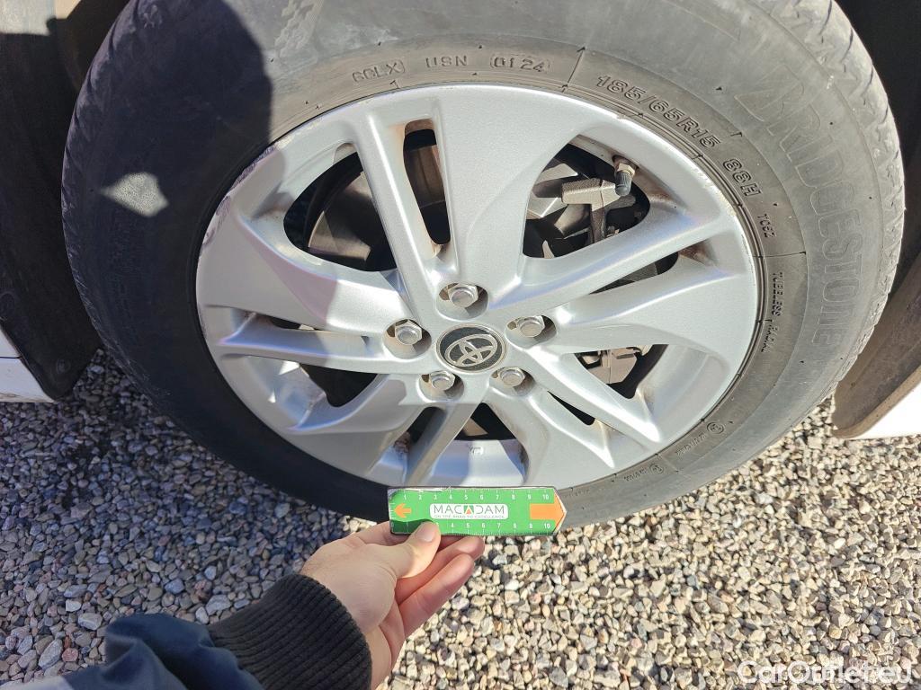  Toyota  Yaris TOYOTA  / 2020 / 5P / berlina con portón 1.5 120H Active Tech #48