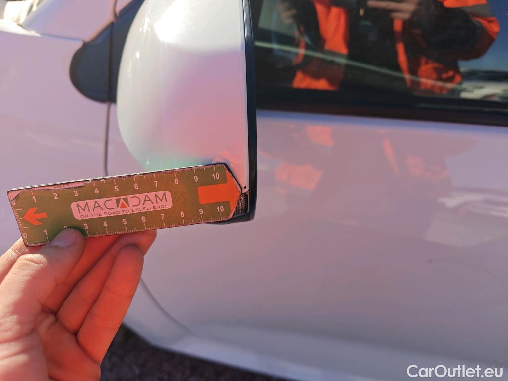  Toyota  Yaris TOYOTA  / 2020 / 5P / berlina con portón 1.5 120H Active Tech #76