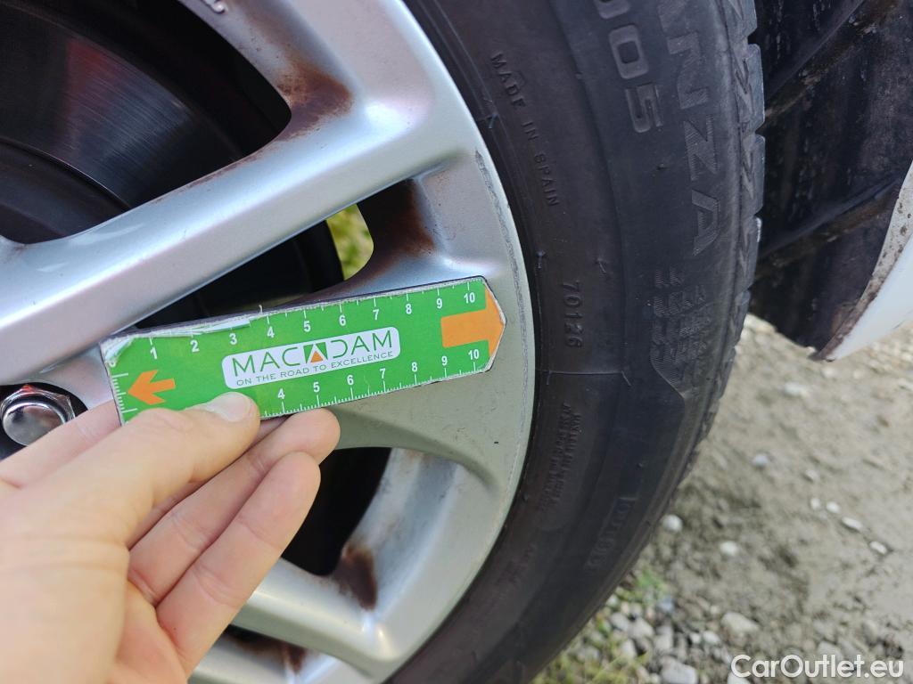  Toyota  Yaris TOYOTA  / 2020 / 5P / berlina con portón 1.5 120H Active Tech #47