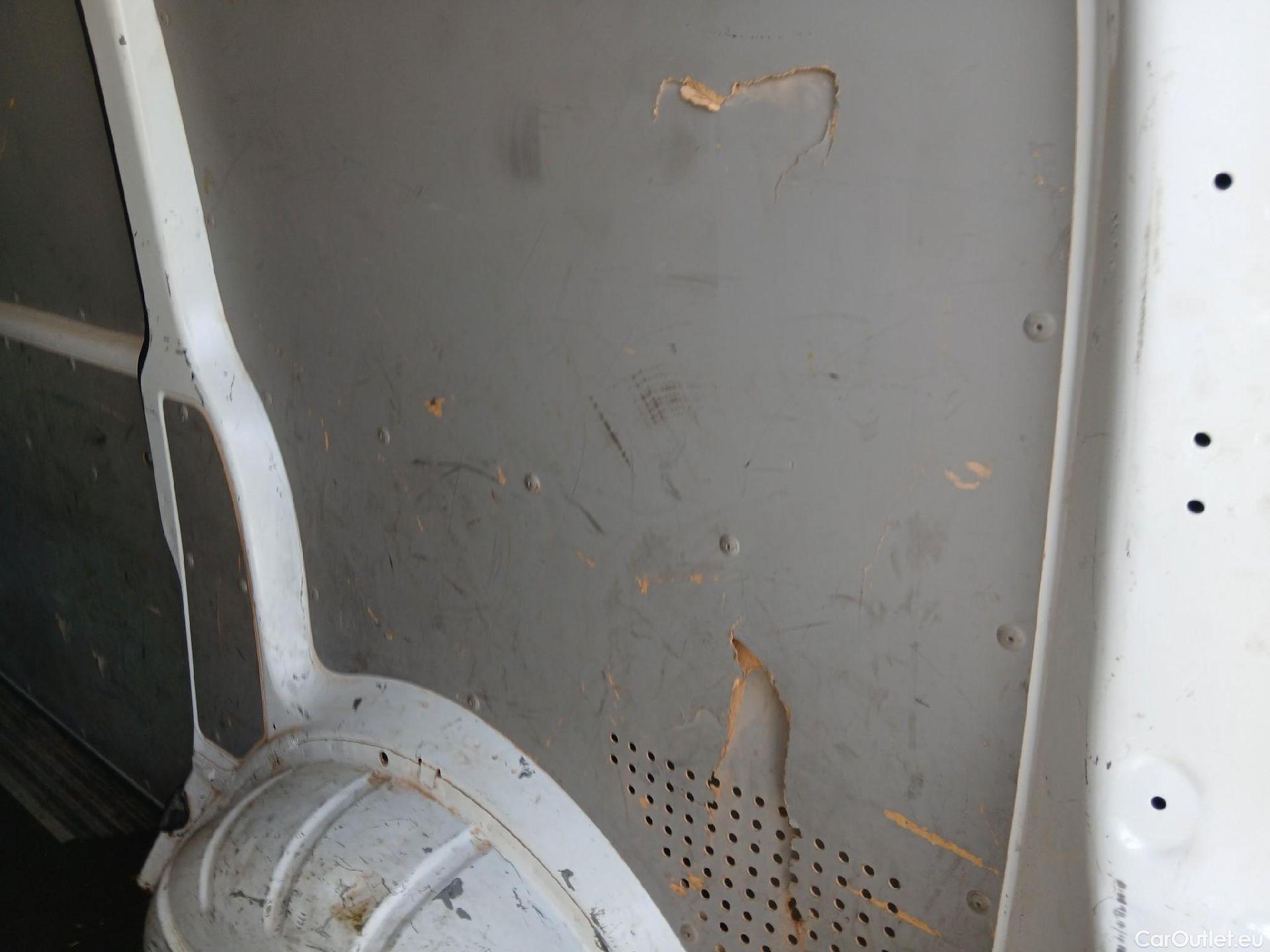  Volkswagen  Transporter VOLKSWAGEN  / 2015 / 4P / furgón Furgón Corto TN 2.0 TDI 110kW BMT 4Mot #43