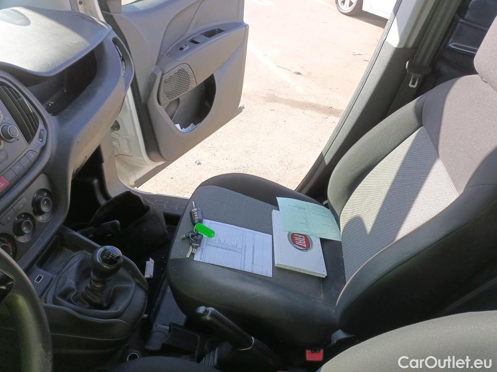  Fiat  Doblo FIAT Doblò Cargo/2015/3P/furgón derivado de turismo Cargo Base 1.6 Mjet 66kW (90CV) #17